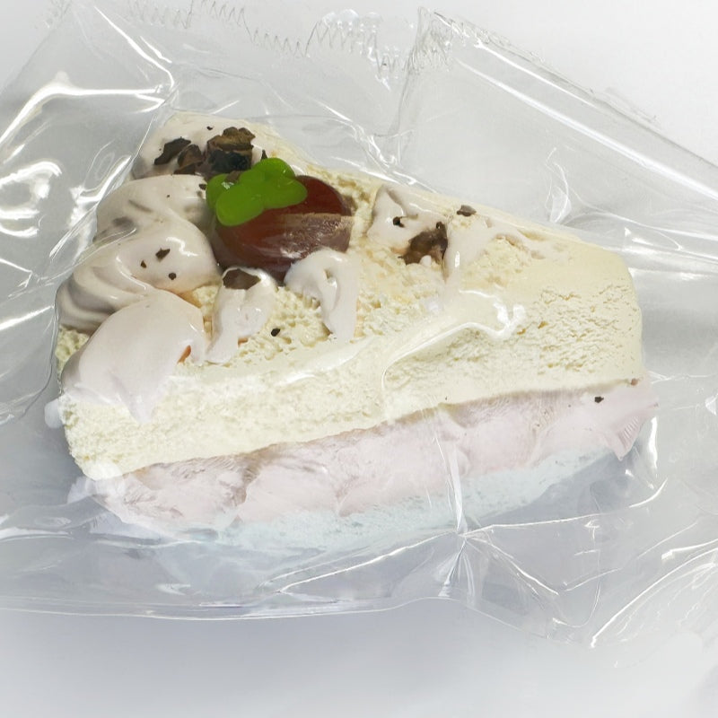 [Only One Left!] Taba Squishy: Three-layer angled-cut cake with fruit