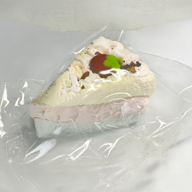 [Only One Left!] Taba Squishy: Three-layer angled-cut cake with fruit