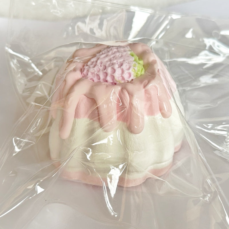 [Only One Left!] Taba Squishy: Strawberry Cream Canelé